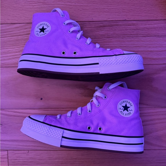 Purple converse sneakers - Picture 1 of 4